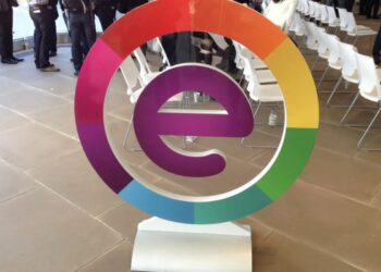 Cover image for 'How to Get Accepted to Entrepreneurs Roundtable Accelerator (ERA)' featuring the ERA logo and startup accelerator theme.