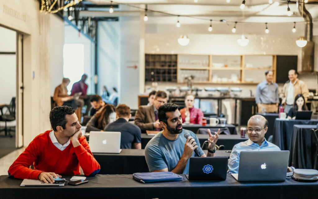 Startup founders collaborating during a mentorship session at Jumpstart Foundry (JSF), one of the leading HealthTech accelerators supporting early-stage healthcare startups with capital, coaching, and access to the Nashville health ecosystem.
